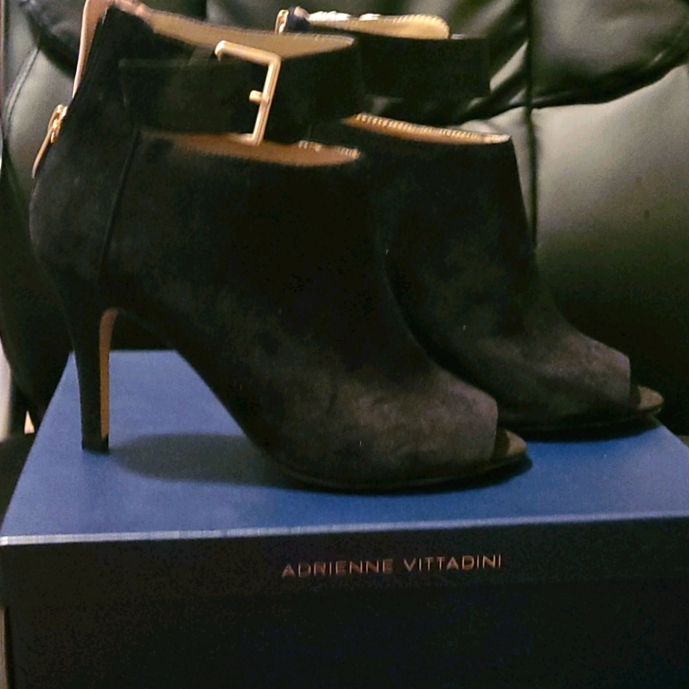 The best black heel booties in the 🌎